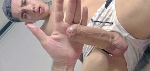 Jhair Puentes (don't ask me how to pronounce) came to experience euro handjob from Mr. Hand Jobs. Thankfully Mr. Jobs did not waste much time and aimed for the gold, that is Jhairs massive and meaty cock...