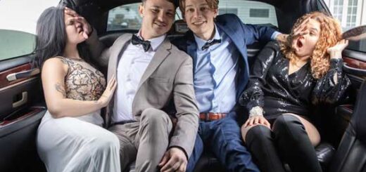 After their little detours with their dates' brother and dad, secret boyfriends Leo Louis and Enzo Muller are finally in the limo with the girls on the way to the prom.