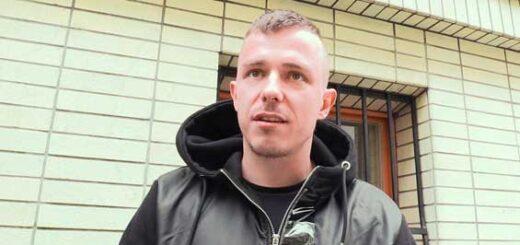 This young man was standing in front of a restaurant and tried to lure Czech Hunter 723 people in to have a lunch. That was his job, and he wasn't particularly good at it. Or maybe I wasn't hungry enough.